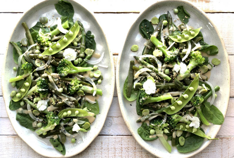 receta-ensalada-con-verduras-de-primavera.